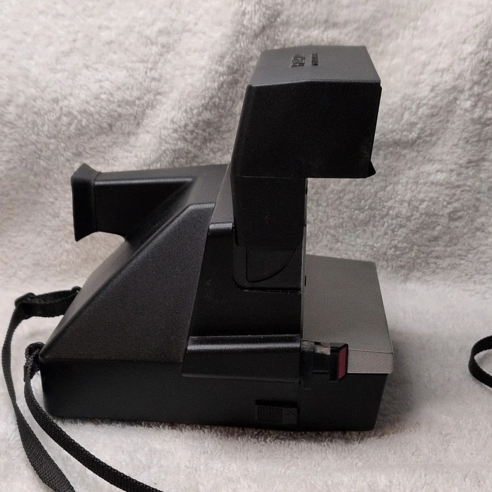 Polaroid Sun 660 Autofocus Instant Film Camera Vintage Black  w/Strap Not Tested